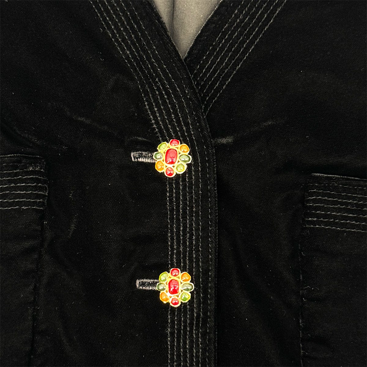 Luxury Promise Japan CHANEL GRIPOIX BUTTON VELOR HALF SLEEVE JACKET BLACK RAYON RTW 90284590