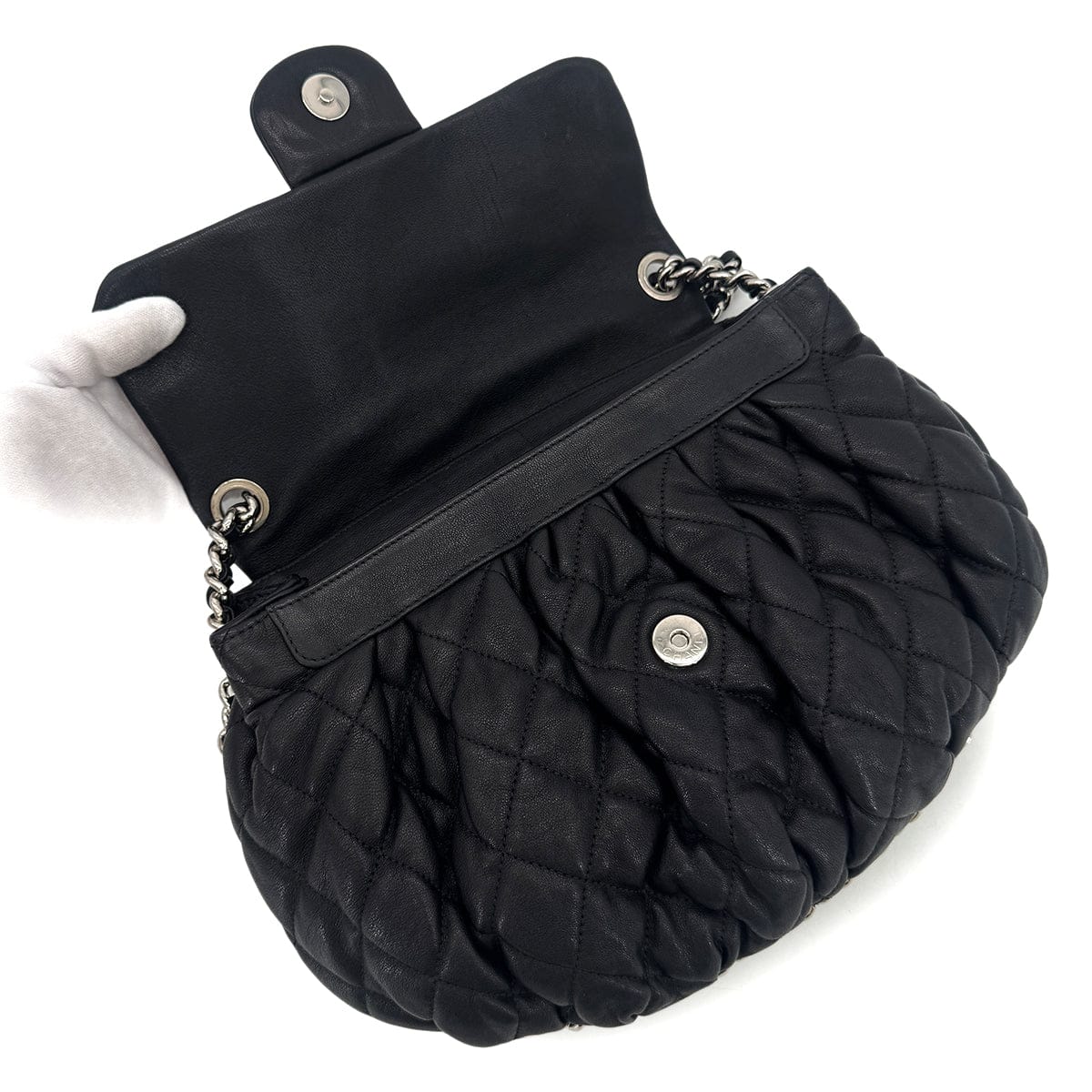 Luxury Promise Japan CHANEL MATELASSE CHAIN AROUND SHOULDER BAG BLACK LEATHER 90301101