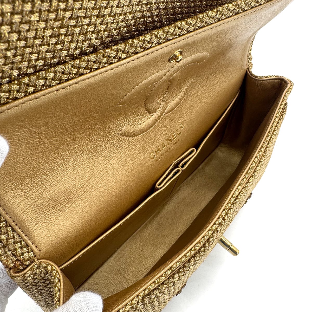 Luxury Promise Japan CHANEL MATELASSE FLORAL MOTIF MIRROR CRUISE COLLECTION CHAIN SHOULDER BAG GOLD EMBELLISHED RAFFIA 90294979