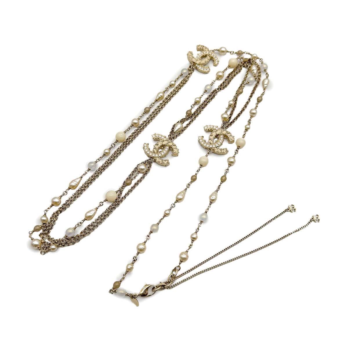 Luxury Promise Japan CHANEL NECKLACE COCOMARK FAUX PEARL BEADS RHINESTONE WHITE GOLD ACCESSORY A12C 90310252