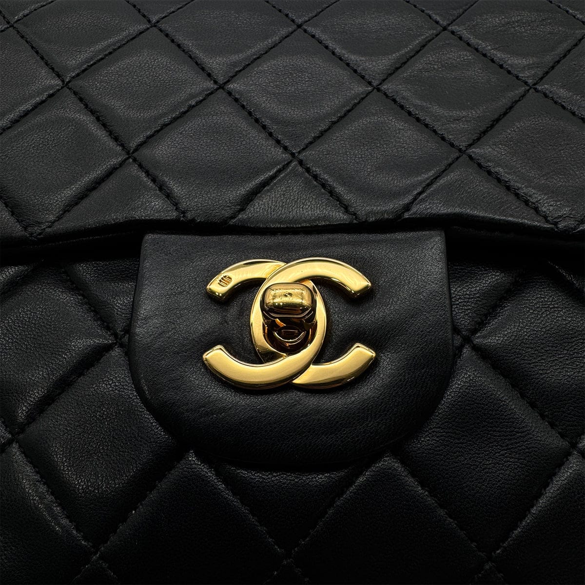 Luxury Promise Japan CHANEL VINTAGE CLASSIC FLAP SMALL CHAIN SHOULDER BAG BLACK LAMB SKIN 90305228