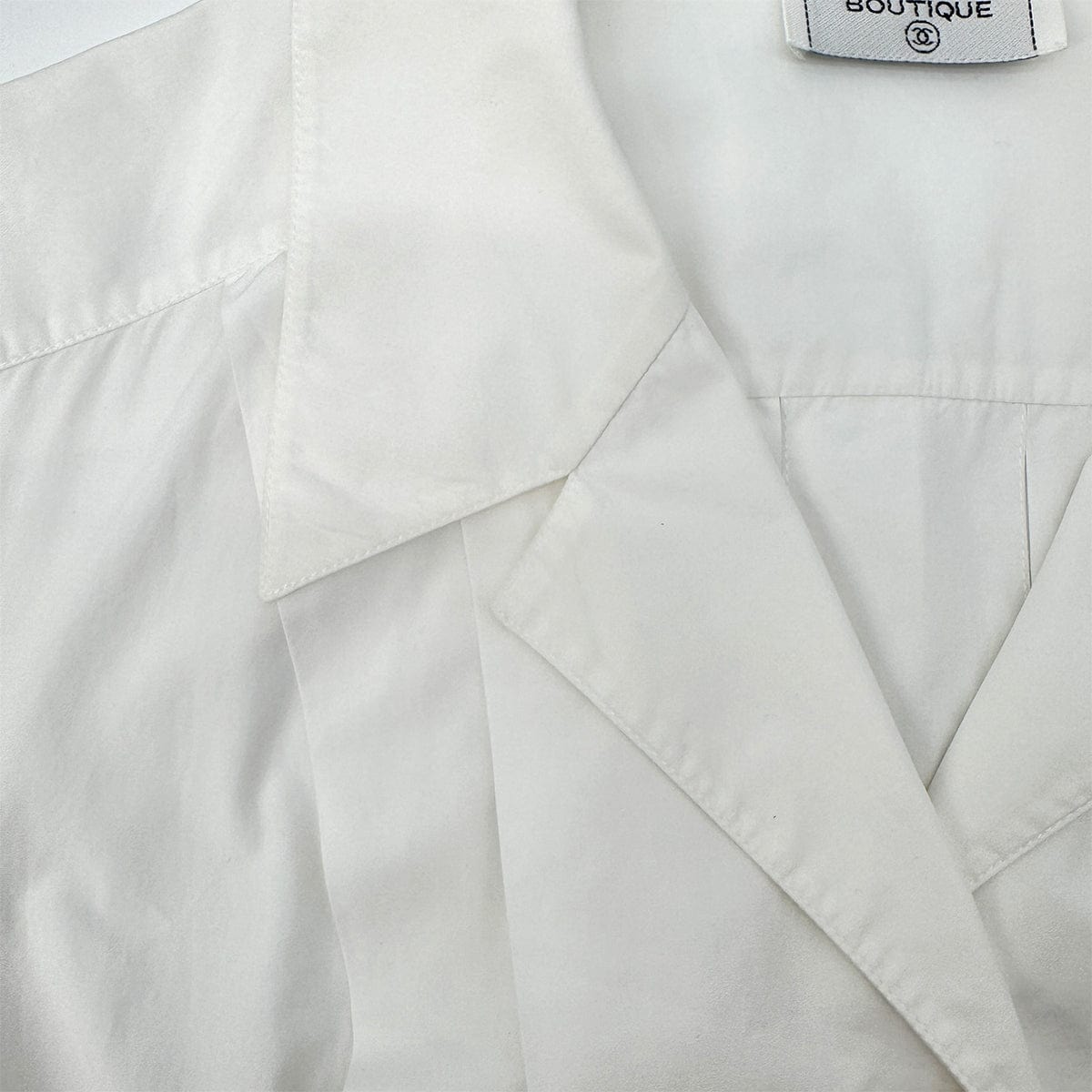 Luxury Promise Japan CHANEL VINTAGE COCO BUTTON FRONT SHORT SLEEVE BLOUSE WHITE GOLD COTTON RTW 90286880