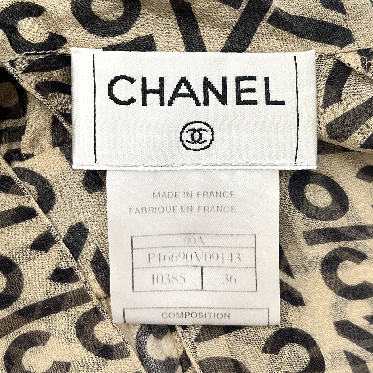 Luxury Promise Japan CHANEL VINTAGE COCO BUTTON LOGO SLEEVELESS BLOUSE BEIGE SILK 36 00A RTW 90287920