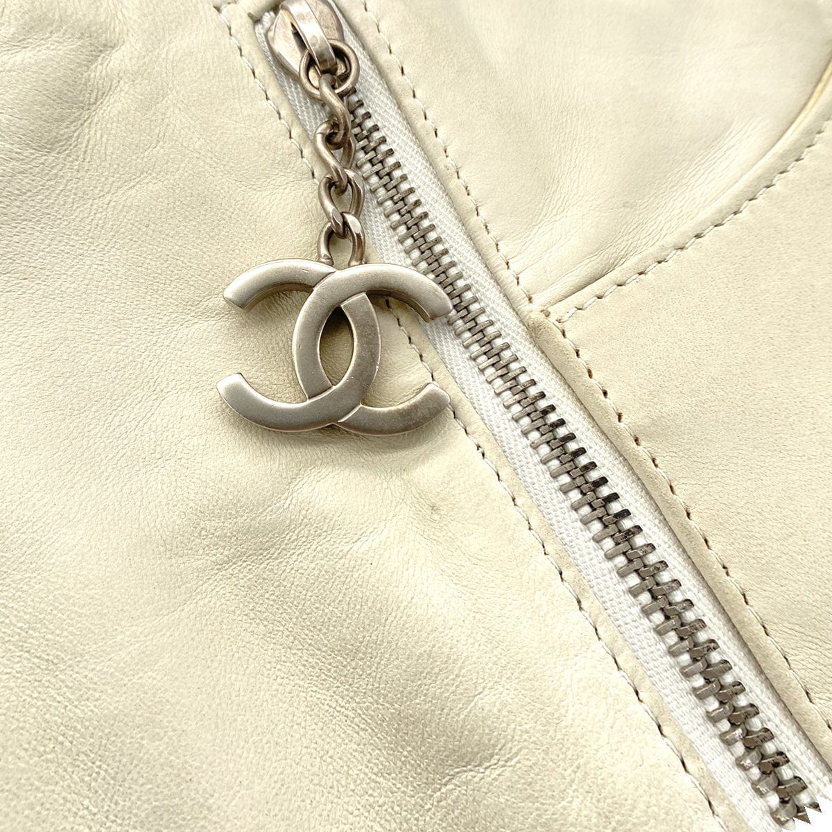 Luxury Promise Japan CHANEL VINTAGE COCOMARK RUNWAY FALL 2003 COLLECTION MATELASSE BODY BAG WHITE LAMB SKIN 90284561