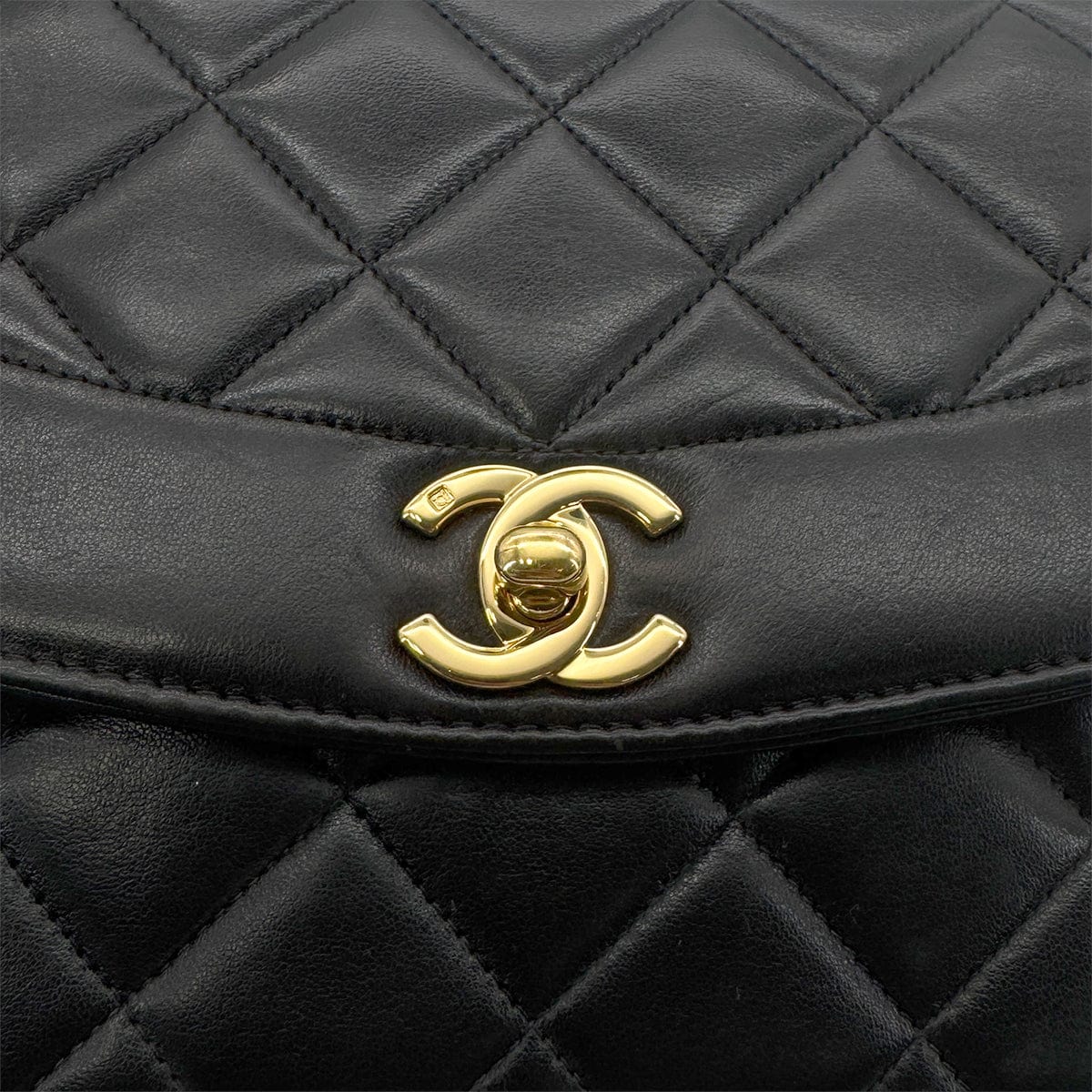 Luxury Promise Japan CHANEL VINTAGE MATELASSE CHAIN SHOULDER BAG BLACK LAMB SKIN 90277069