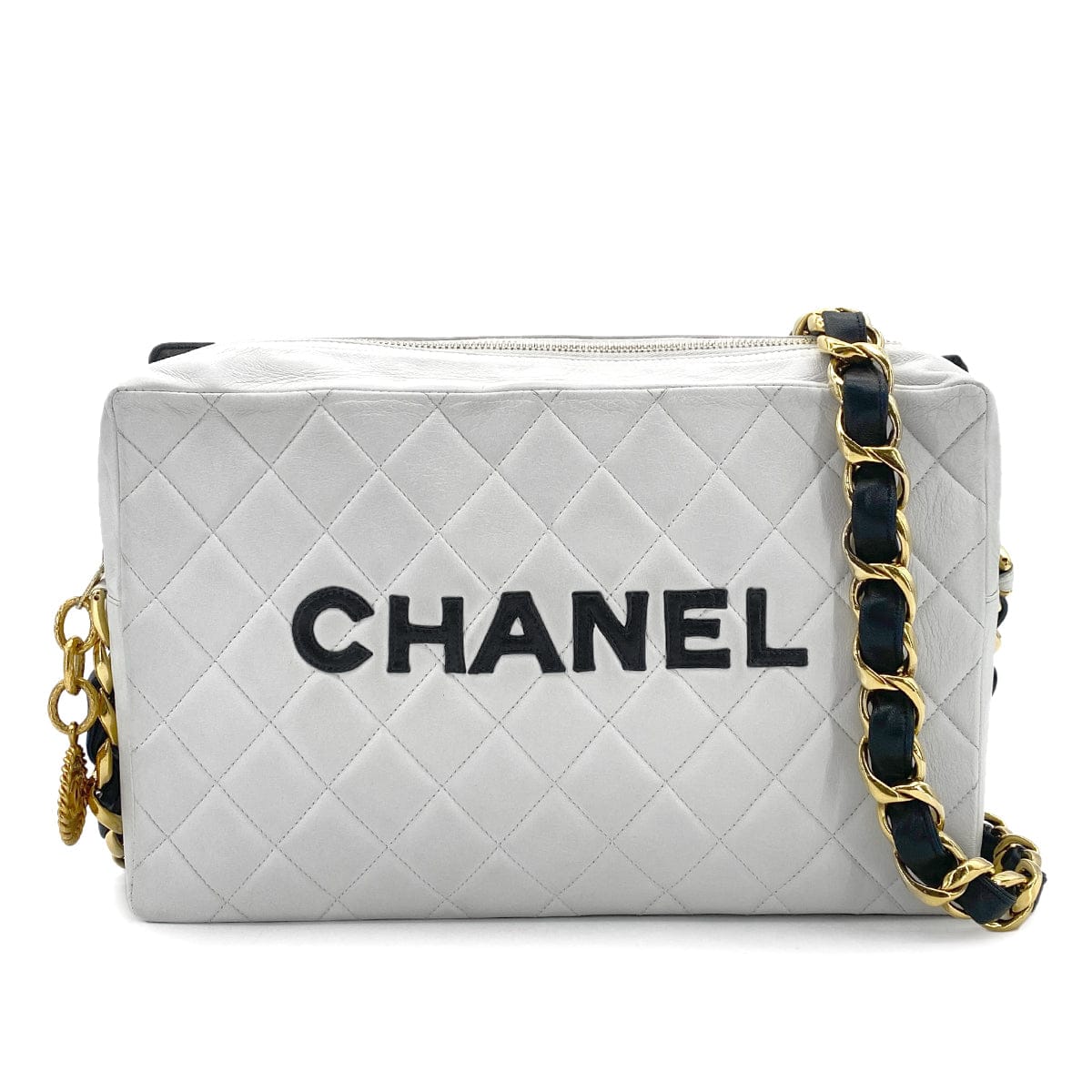 Luxury Promise Japan CHANEL VINTAGE MATELASSE CHAIN SHOULDER BAG WHITE BLACK LAMB SKIN 90301637
