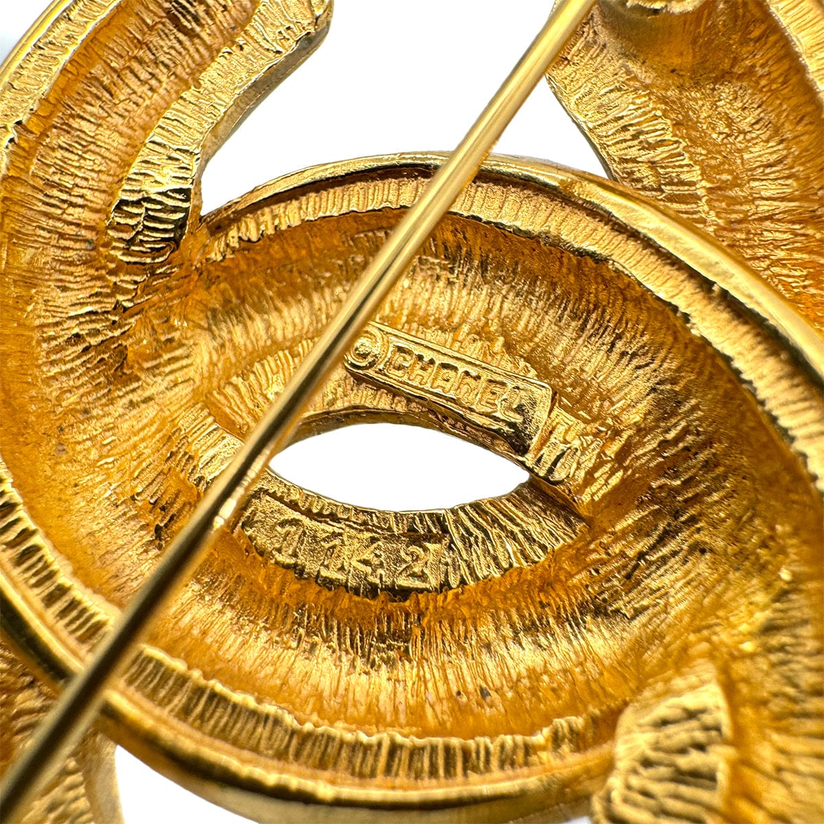 Luxury Promise Japan CHANEL VINTAGE MATELASSE COCOMARK BROOCH GOLD ACCESSORY 90309008