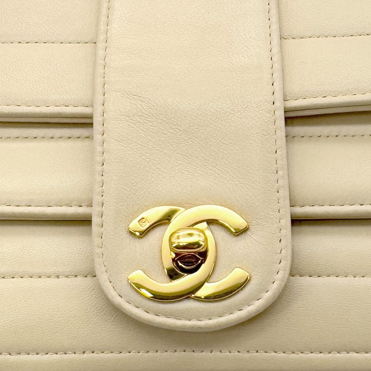 Luxury Promise Japan CHANEL VINTAGE SEAGULL CHAIN SHOULDER FLAP BAG BEIGE LAMB SKIN 90286582