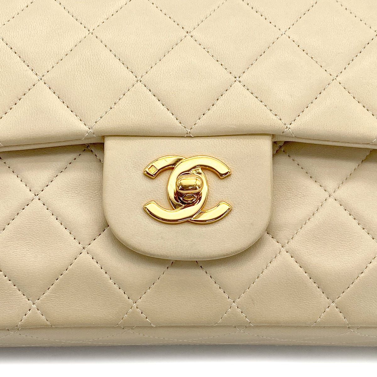 Luxury Promise Japan VINTAGE CHANEL CLASSIC FLAP MEDIUM CHAIN SHOULDER BAG BEIGE LAMB SKIN GOLD HARDWARE 90314339