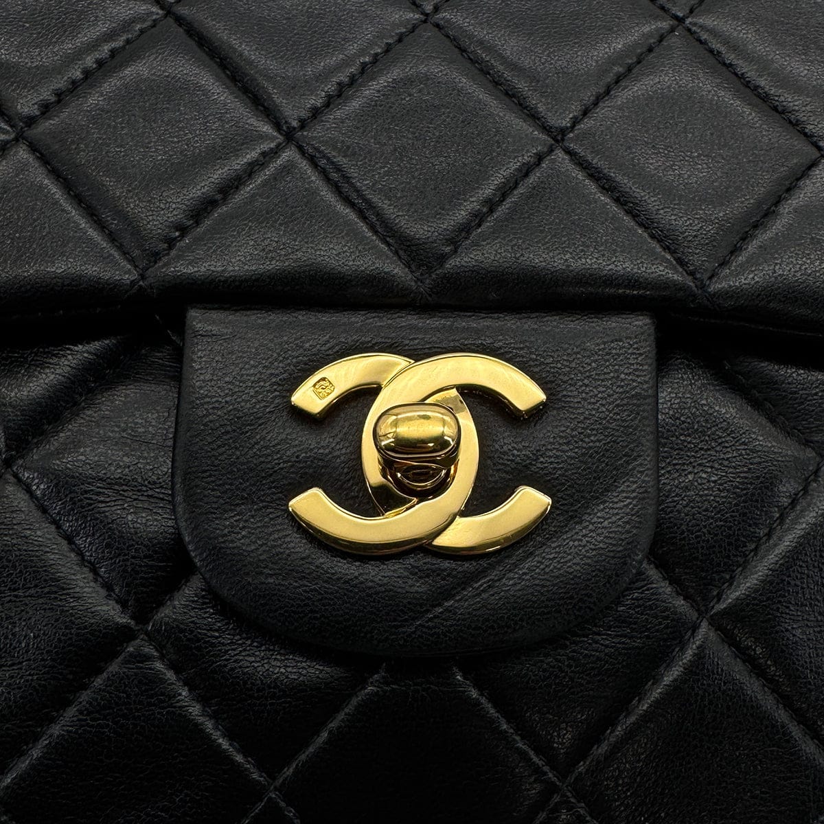 Luxury Promise Japan VINTAGE CHANEL CLASSIC FLAP MEDIUM CHAIN SHOULDER BAG BLACK LAMB SKIN GOLD HARDWARE 90323199