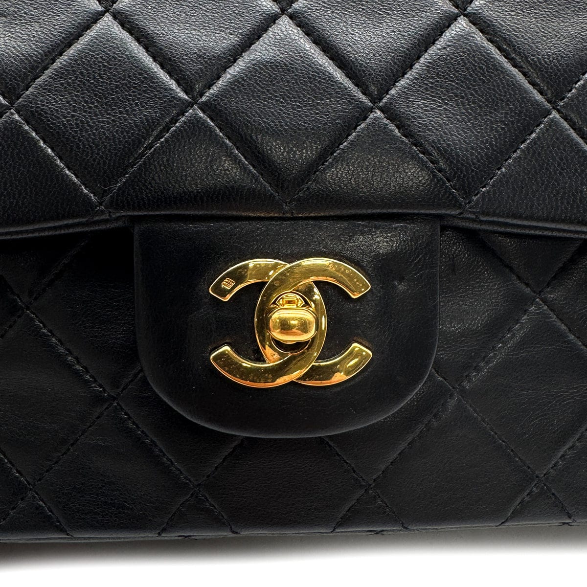 Luxury Promise Japan VINTAGE CHANEL CLASSIC FLAP MEDIUM CHAIN SHOULDER BAG BLACK LAMB SKIN GOLD HARDWARE 90323456