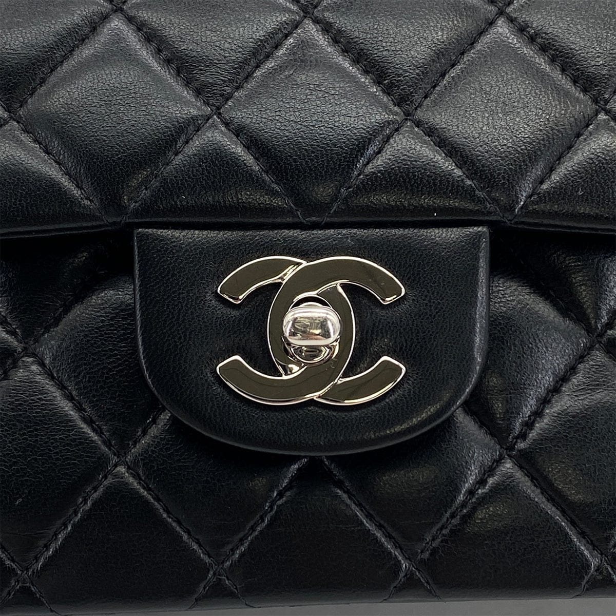 Luxury Promise Japan VINTAGE CHANEL CLASSIC FLAP MEDIUM CHAIN SHOULDER BAG BLACK LAMB SKIN GOLD HARDWARE 90324277