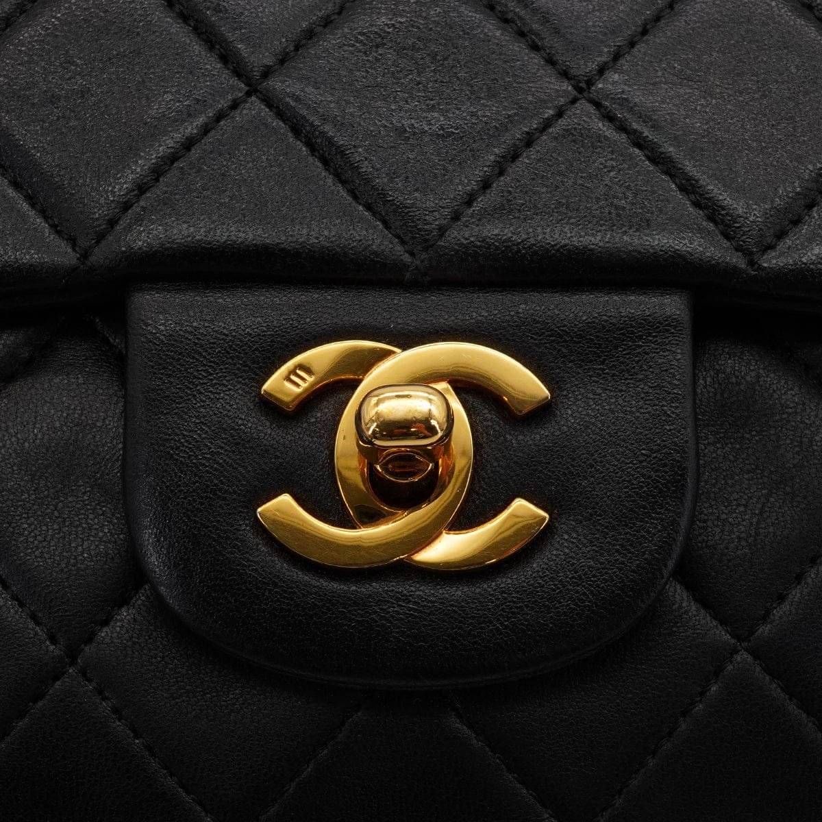 Luxury Promise Japan VINTAGE CHANEL CLASSIC FLAP MEDIUM CHAIN SHOULDER BAG BLACK LAMB SKIN GOLD HARDWARE 90328464