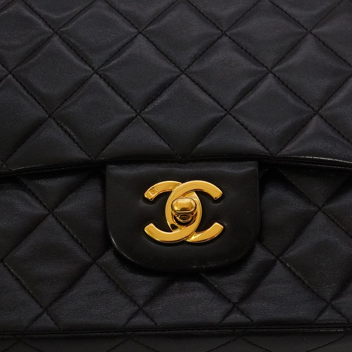 Luxury Promise Japan VINTAGE CHANEL CLASSIC FLAP MEDIUM CHAIN SHOULDER BAG BLACK LAMB SKIN GOLD HARDWARE 90343625