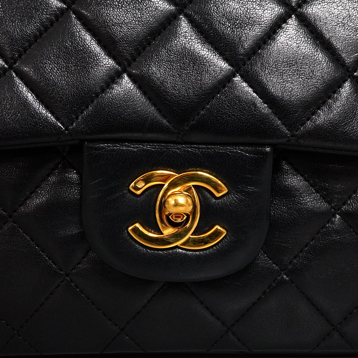 Luxury Promise Japan VINTAGE CHANEL CLASSIC FLAP MEDIUM CHAIN SHOULDER BAG BLACK LAMB SKIN GOLD HARDWARE 90343908