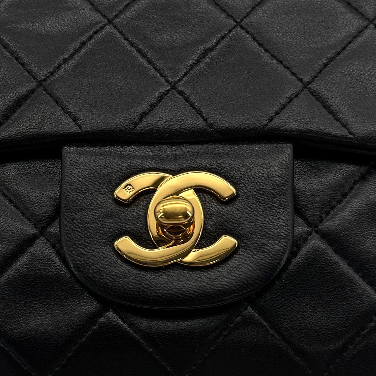 Luxury Promise Japan VINTAGE CHANEL CLASSIC FLAP SMALL CHAIN SHOULDER BAG BLACK LAMB SKIN GOLD HARDWARE 90323479