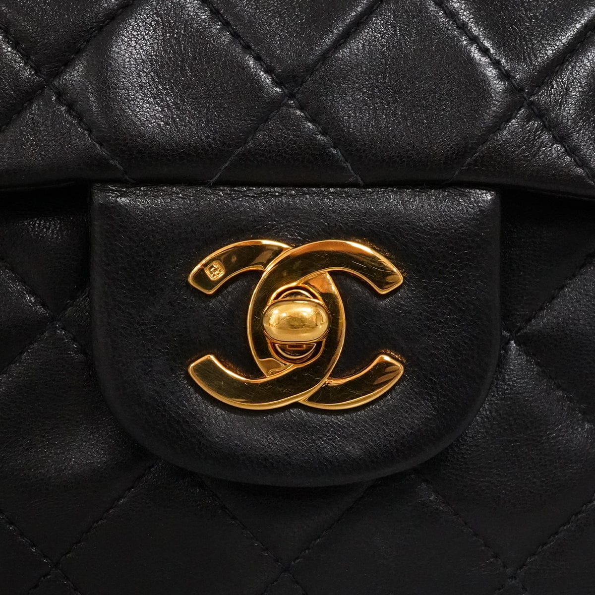 Luxury Promise Japan VINTAGE CHANEL CLASSIC FLAP SMALL CHAIN SHOULDER BAG BLACK LAMB SKIN GOLD HARDWARE 90344371