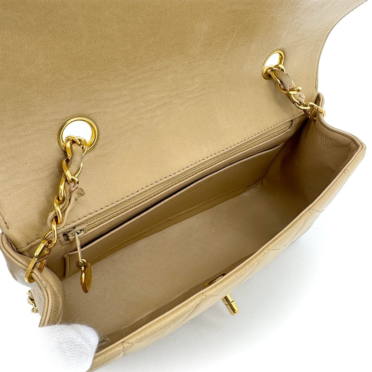 Luxury Promise Japan VINTAGE CHANEL DIANA SMALL CHAIN SHOULDER BAG BEIGE LAMB SKIN GOLD HARDWARE 90311961