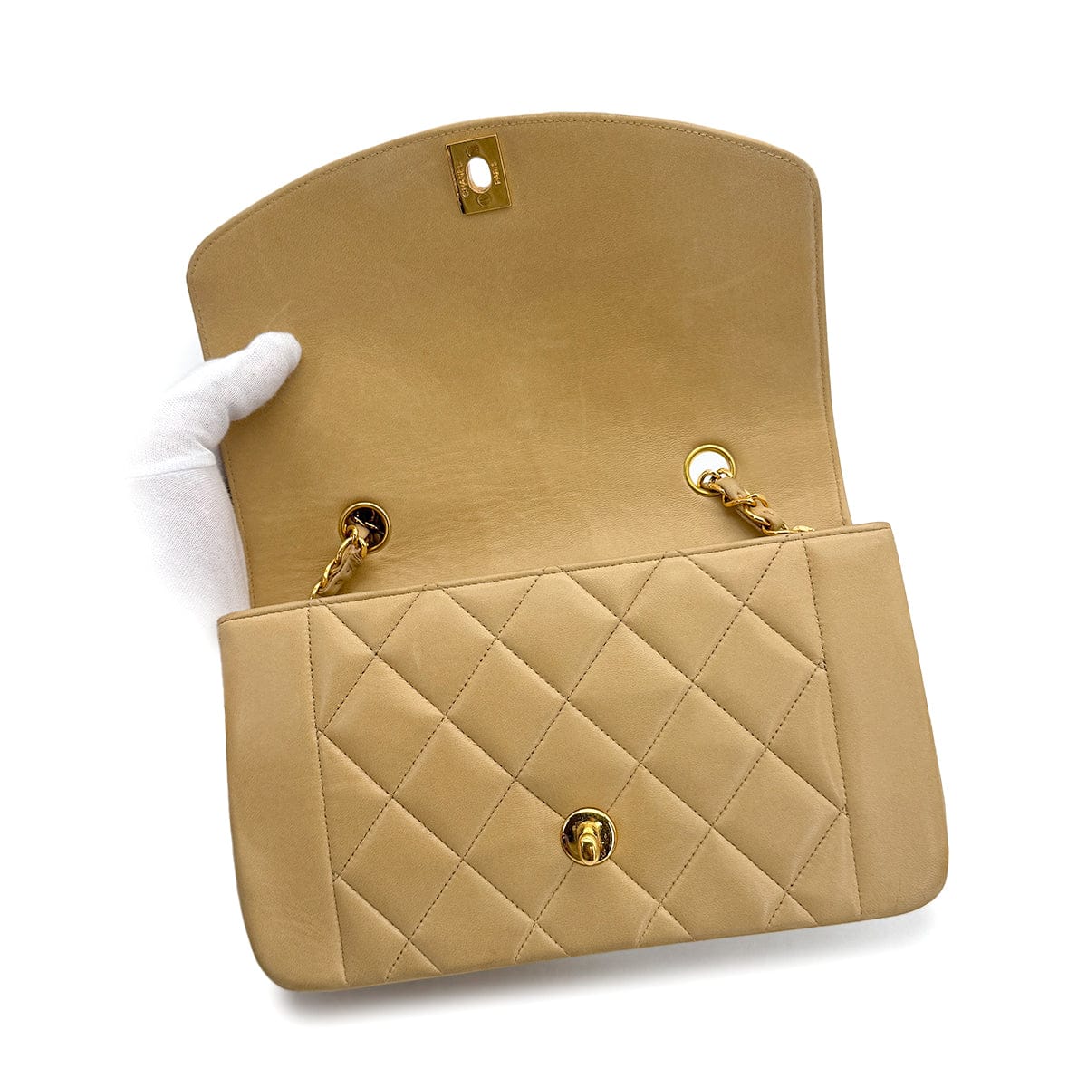 Luxury Promise Japan VINTAGE CHANEL DIANA SMALL CHAIN SHOULDER BAG BEIGE LAMB SKIN GOLD HARDWARE 90311961