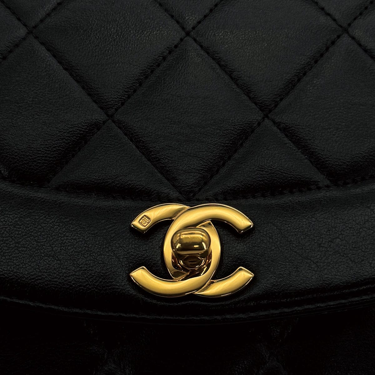 Luxury Promise Japan VINTAGE CHANEL DIANA SMALL CHAIN SHOULDER BAG BLACK LAMB SKIN GOLD HARDWARE 90241781