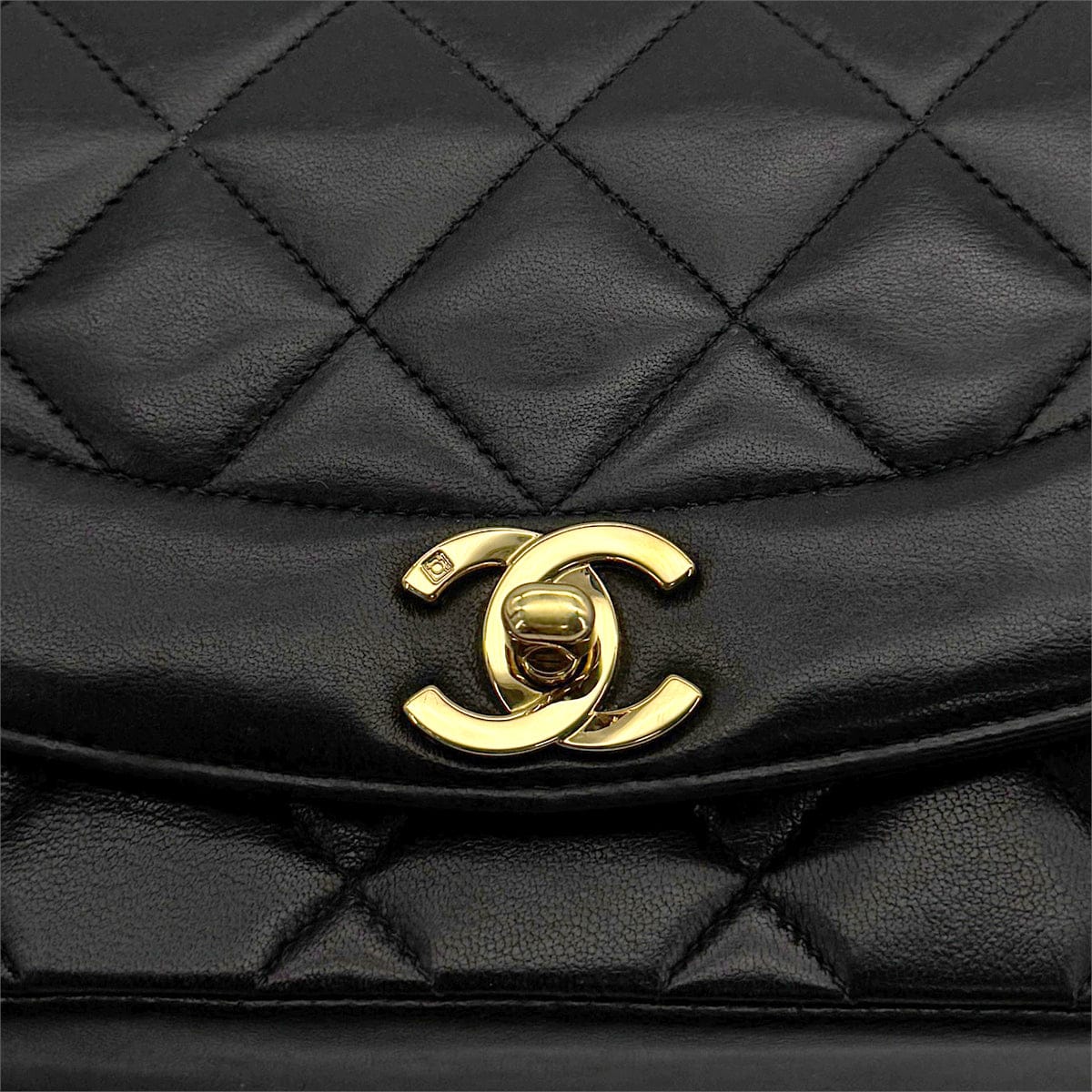 Luxury Promise Japan VINTAGE CHANEL DIANA SMALL CHAIN SHOULDER BAG BLACK LAMB SKIN GOLD HARDWARE 90314888