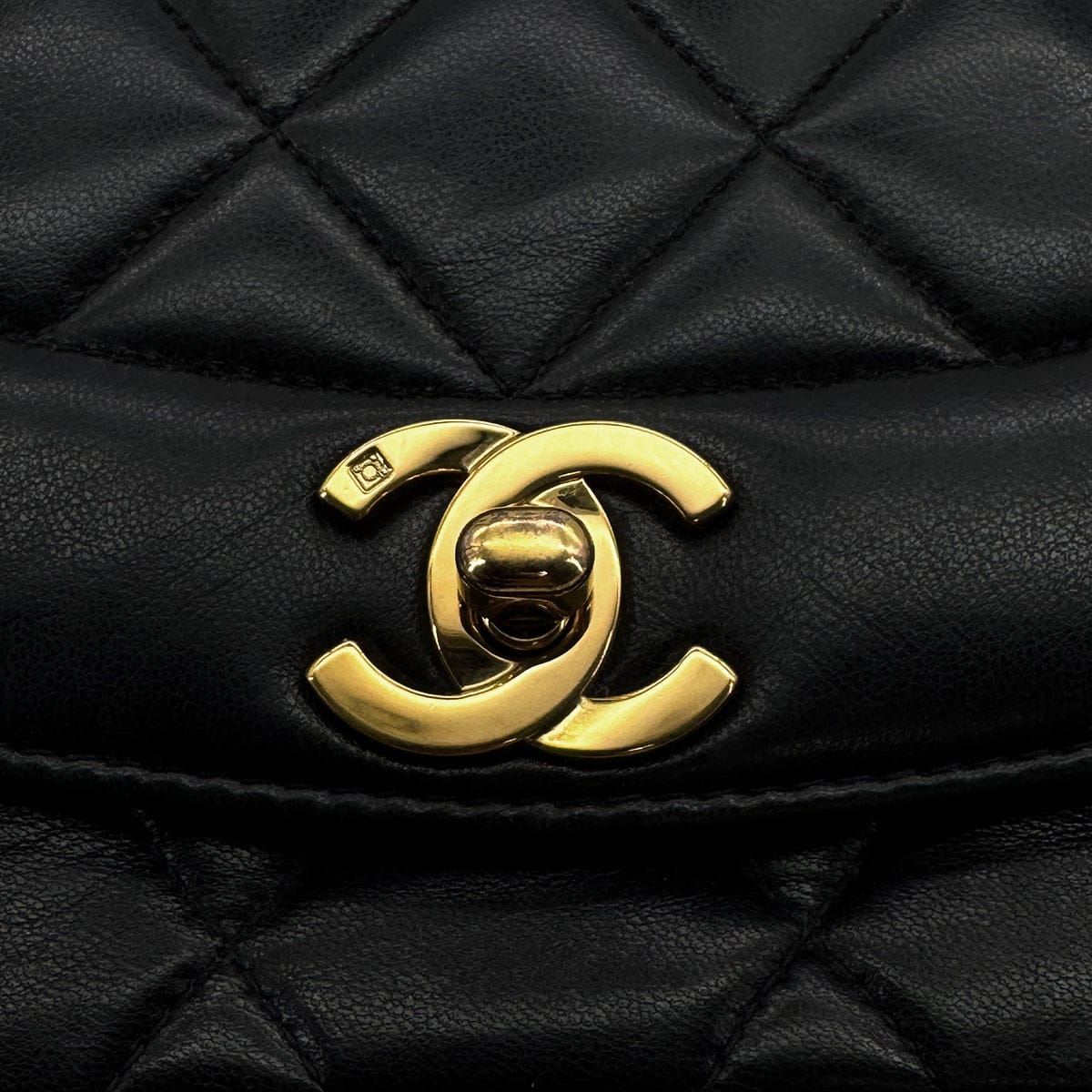 Luxury Promise Japan VINTAGE CHANEL DIANA SMALL CHAIN SHOULDER BAG BLACK LAMB SKIN GOLD HARDWARE 90318631