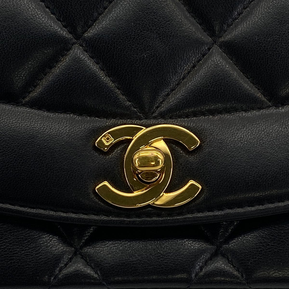 Luxury Promise Japan VINTAGE CHANEL DIANA SMALL CHAIN SHOULDER BAG BLACK LAMB SKIN GOLD HARDWARE 90323095