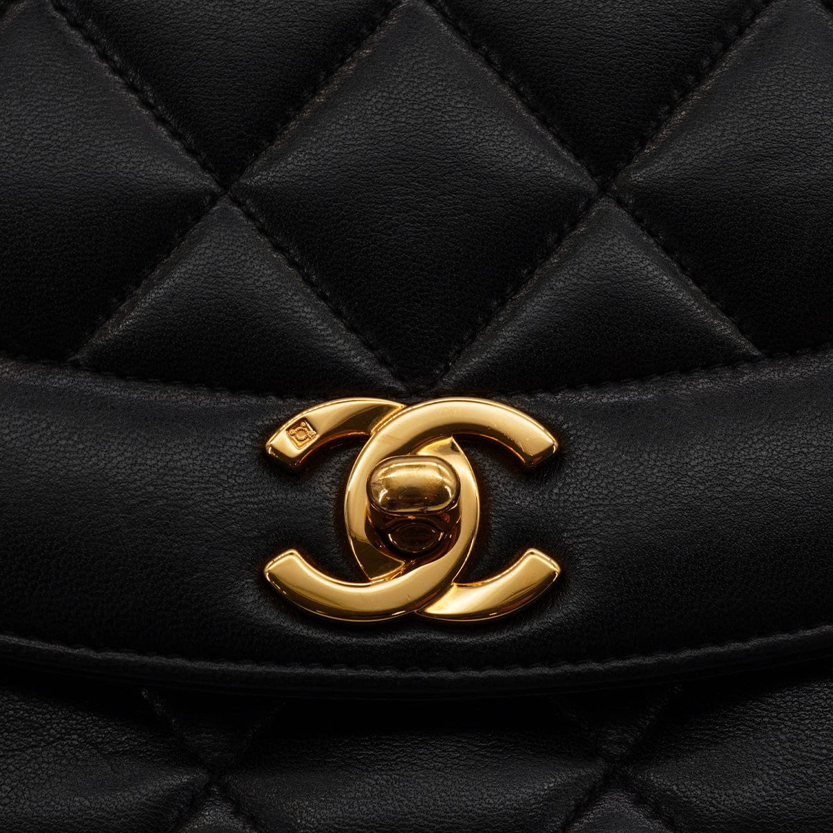 Luxury Promise Japan VINTAGE CHANEL DIANA SMALL CHAIN SHOULDER BAG BLACK LAMB SKIN GOLD HARDWARE 90343859
