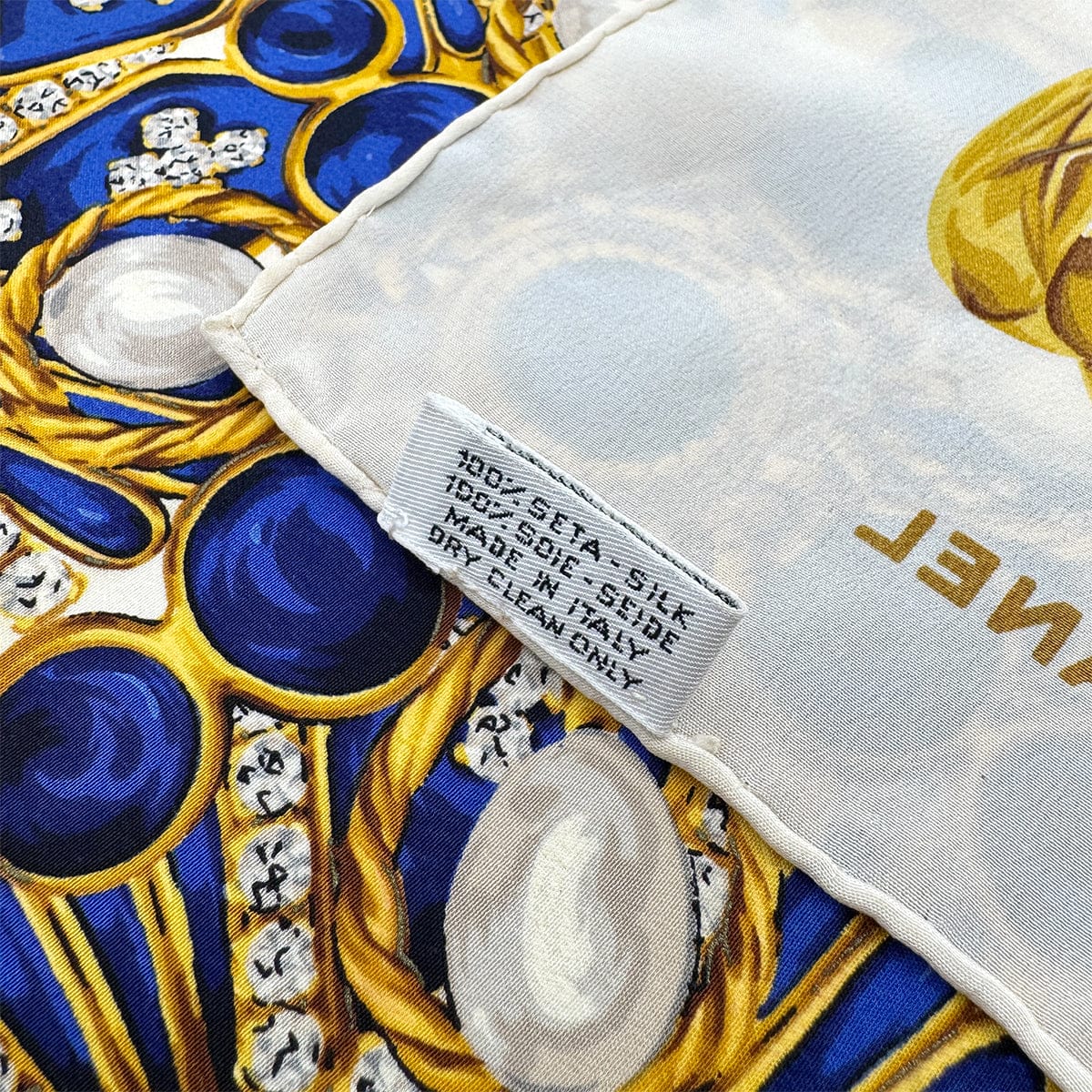 Luxury Promise Japan VINTAGE CHANEL JEWELRY CHAIN PATTERN SCARF WHITE BLUE GOLD SILK 90322222