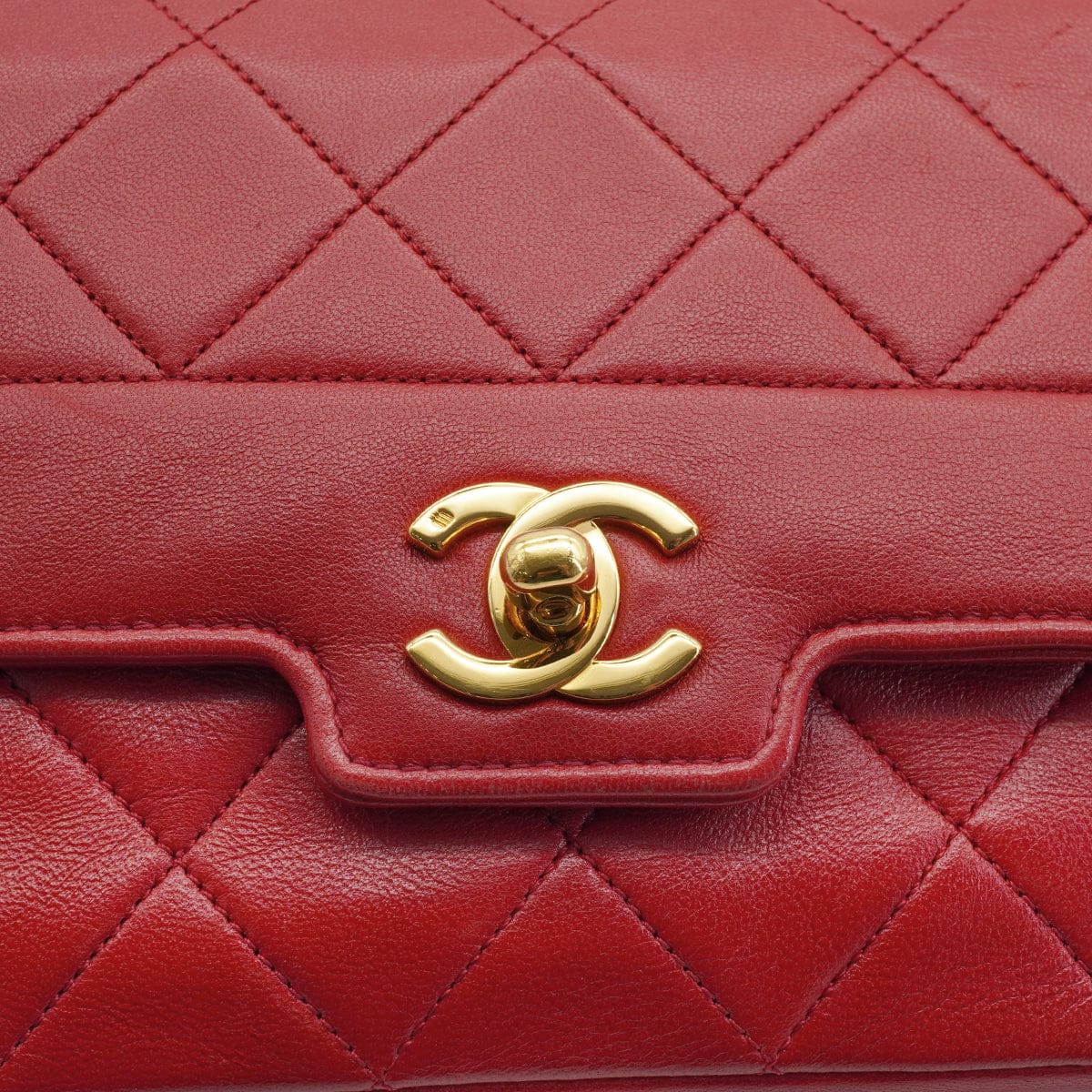 Luxury Promise Japan VINTAGE CHANEL MATELASSE CHAIN SHOULDER BAG RED LAMB SKIN GOLD HARDWARE 90335593