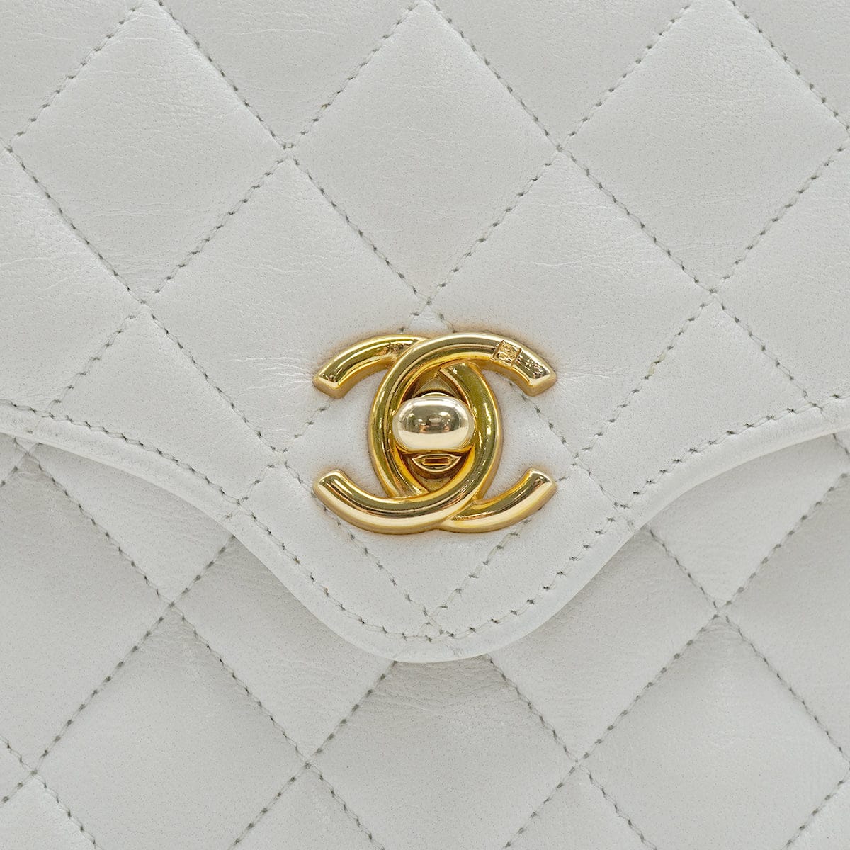 Luxury Promise Japan VINTAGE CHANEL MATELASSE CHAIN SHOULDER HAND BAG WHITE LAMB SKIN GOLD HARDWARE 90343615