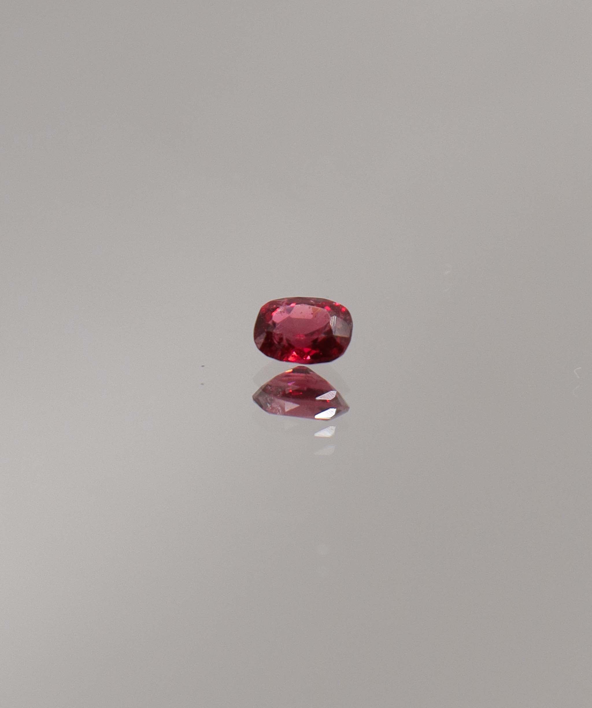 Luxury Promise 0.32ct Burmese red spinel DXBCS0978