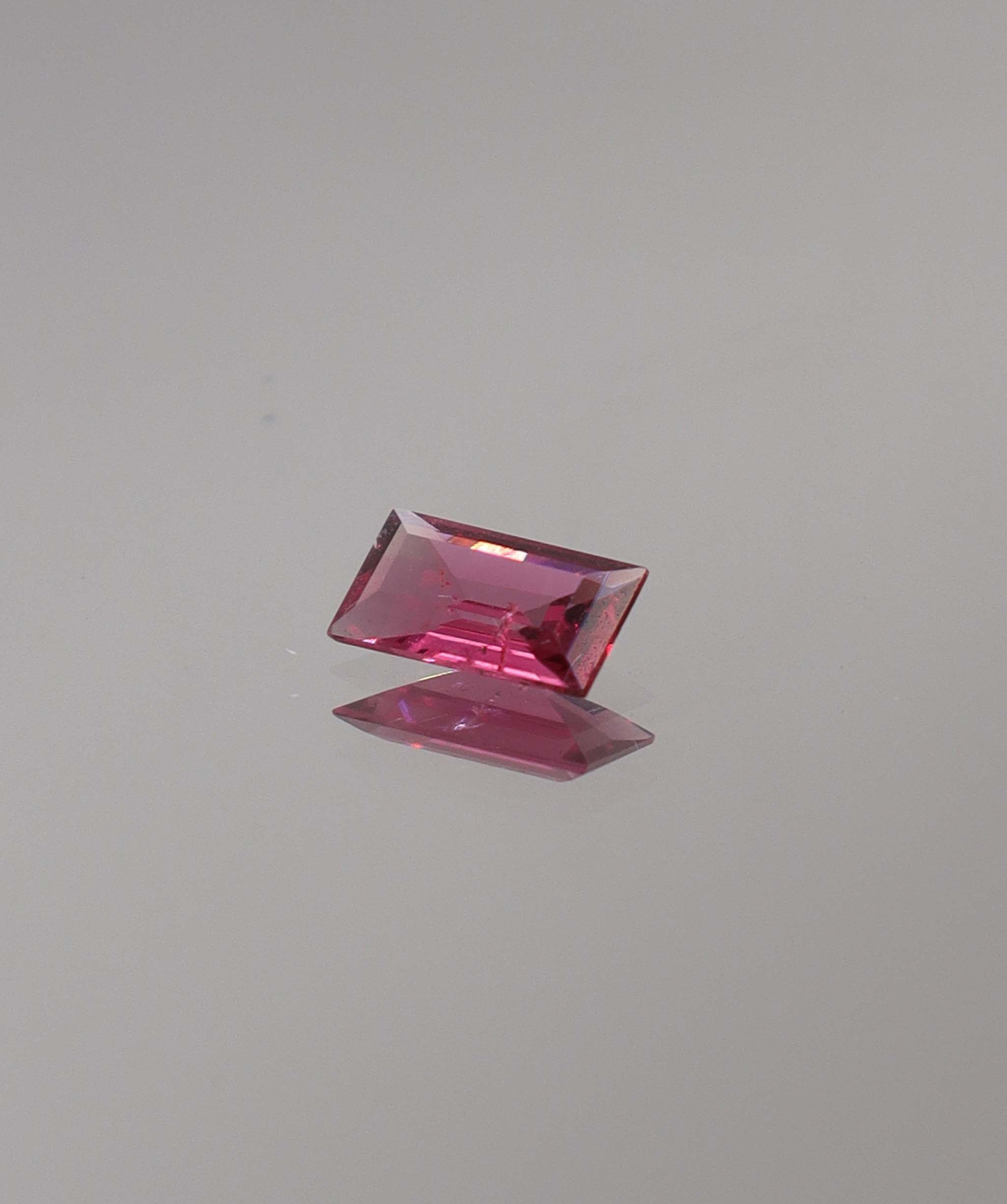 Luxury Promise 0.40ct Burmese red spinel emerald DXBCS0962