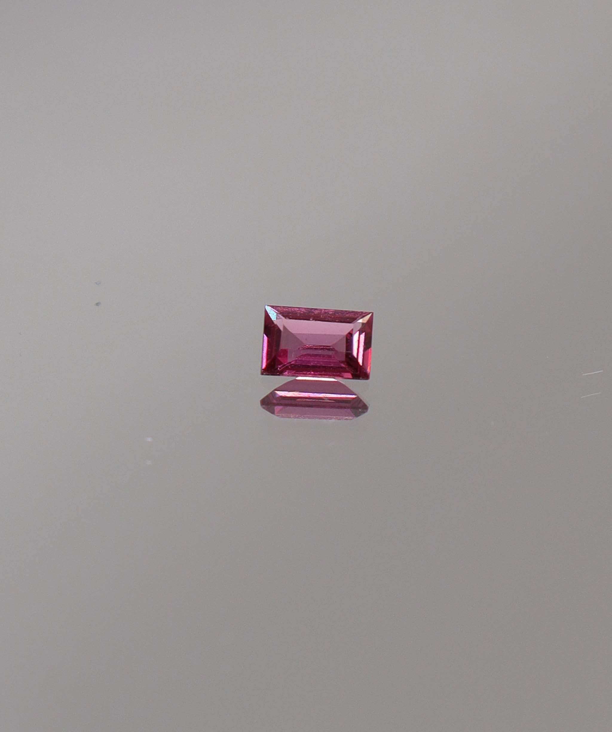 Luxury Promise 0.4ct Burmese red spinel DXBCS0970