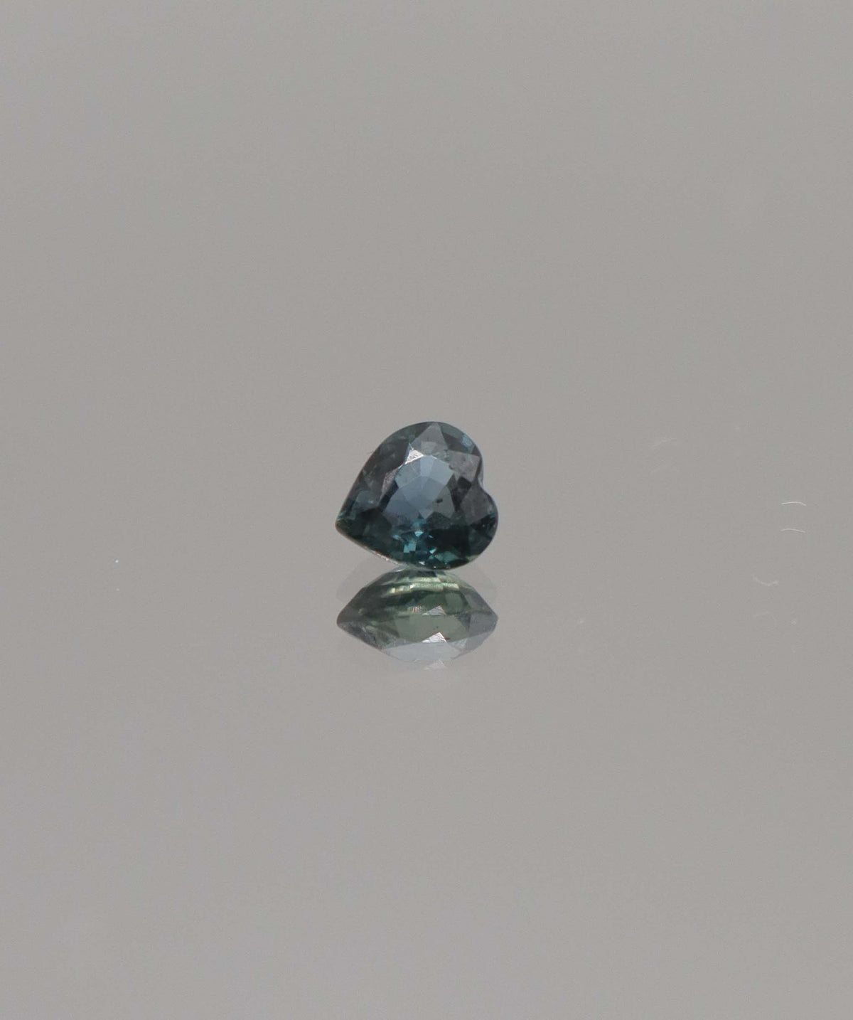 Luxury Promise 0.58ct Teal Sapphire Heart Unheated 4.5mm-5mm DXBS6619