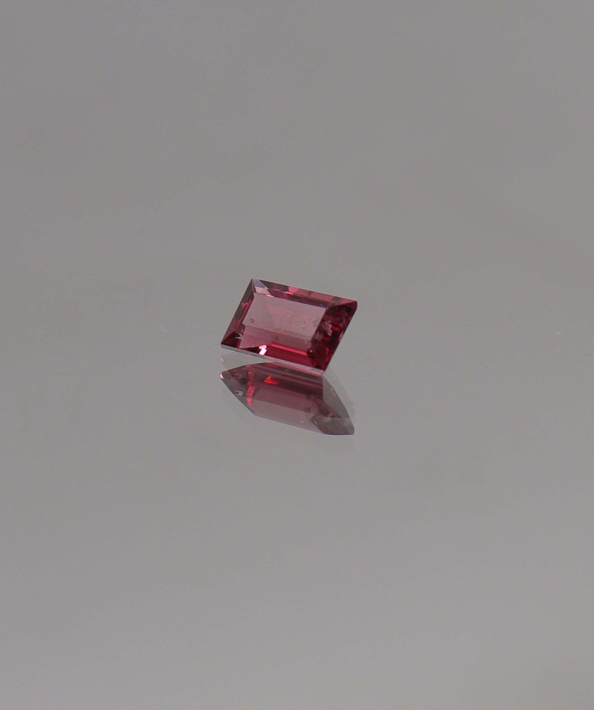 Luxury Promise 0.5ct Burmese red spinel DXBCS0964