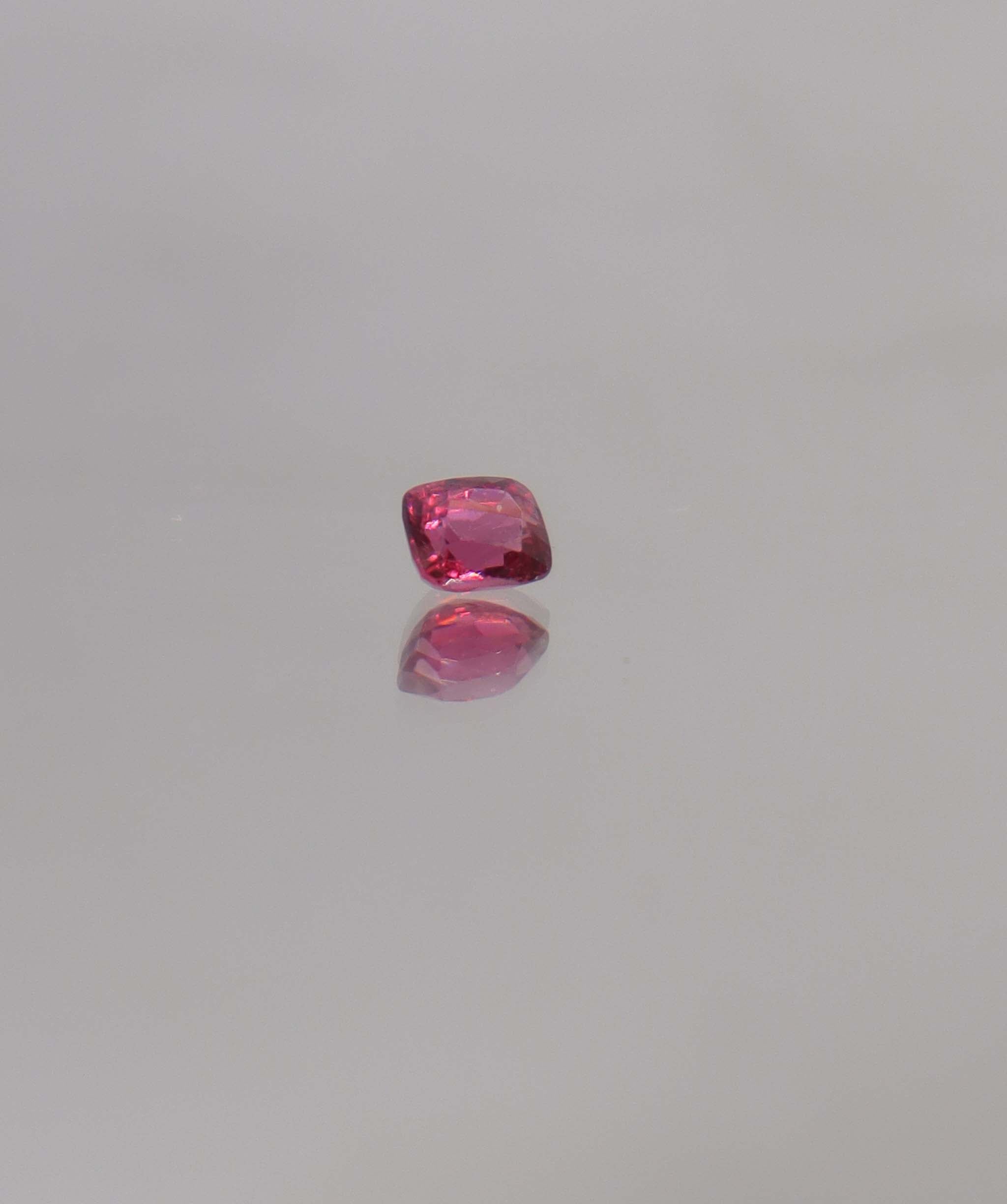 Luxury Promise 0.5ct red spinel DXBCS0972