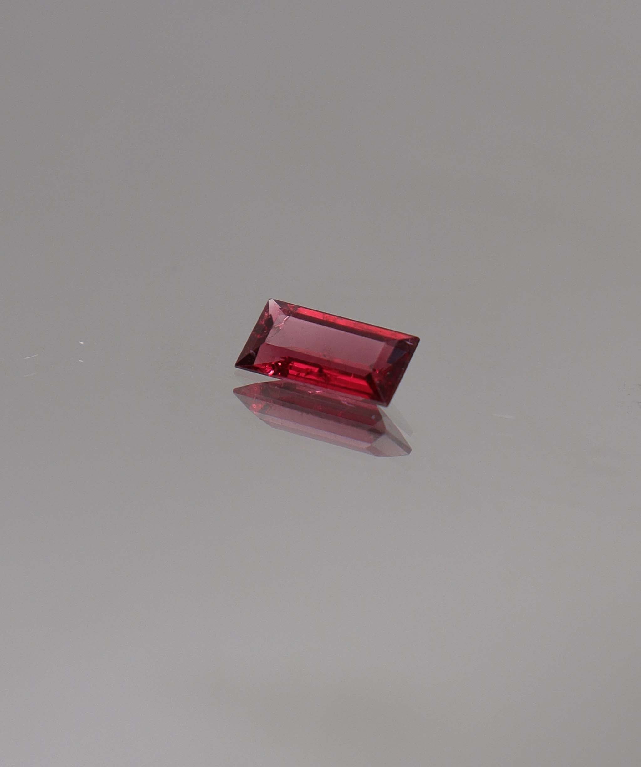 Luxury Promise 0.62ct Burmese red spinel emerald DXBCS0961