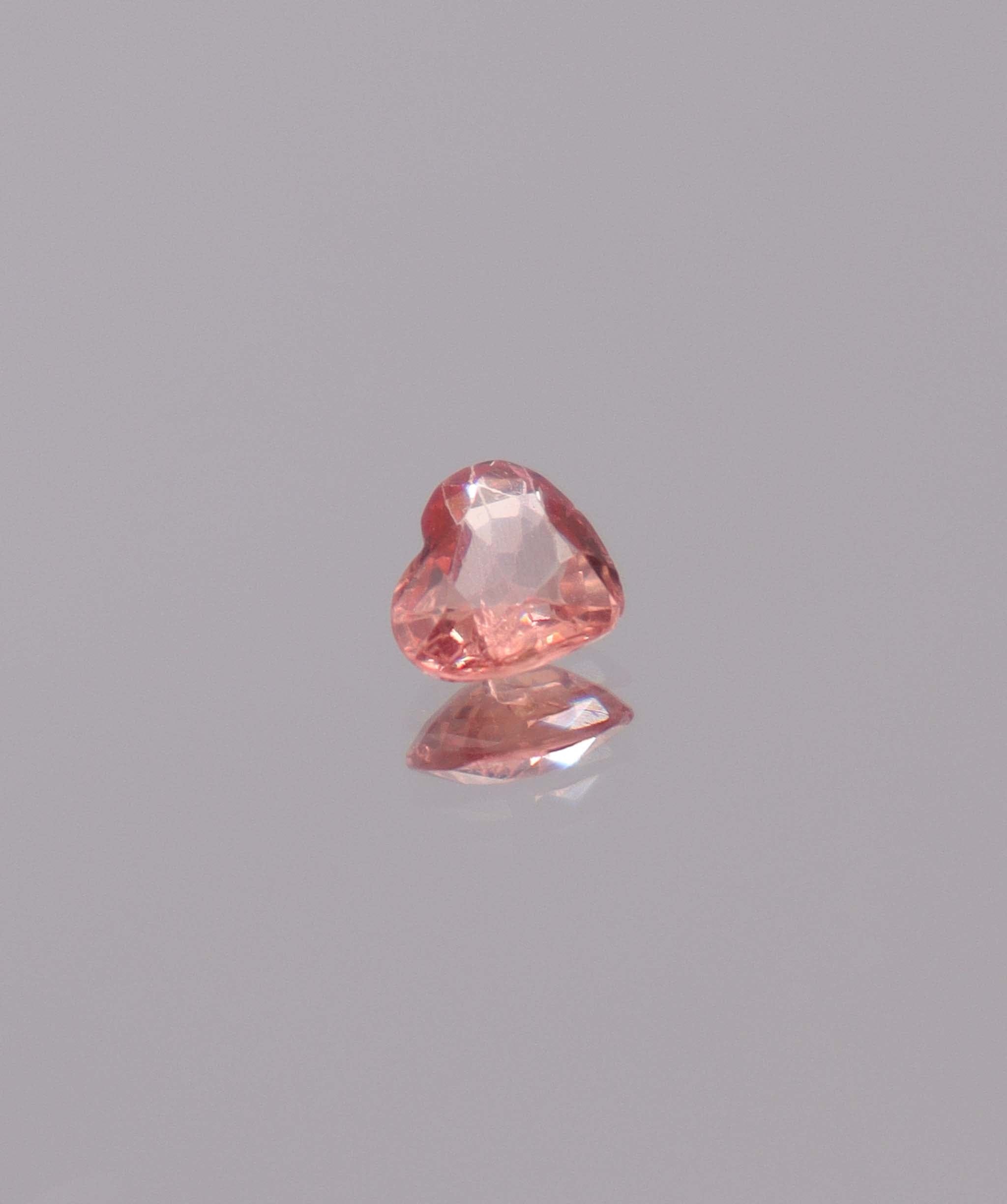 Luxury Promise 0.69ct sunset orange-pink heart spinel DXBCD1118