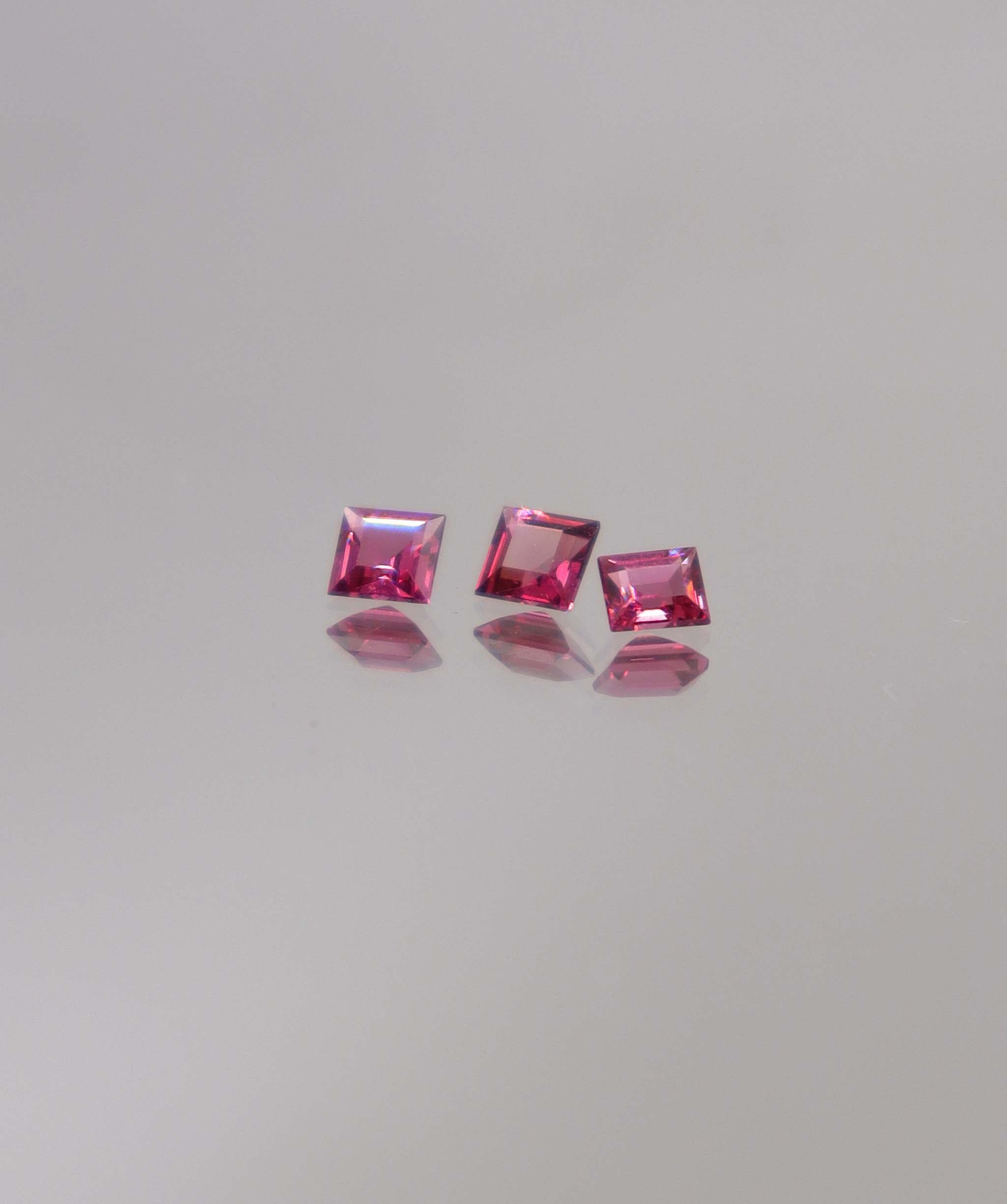 Luxury Promise 0.6ct Burmese red spinel x3 DXBCS0966