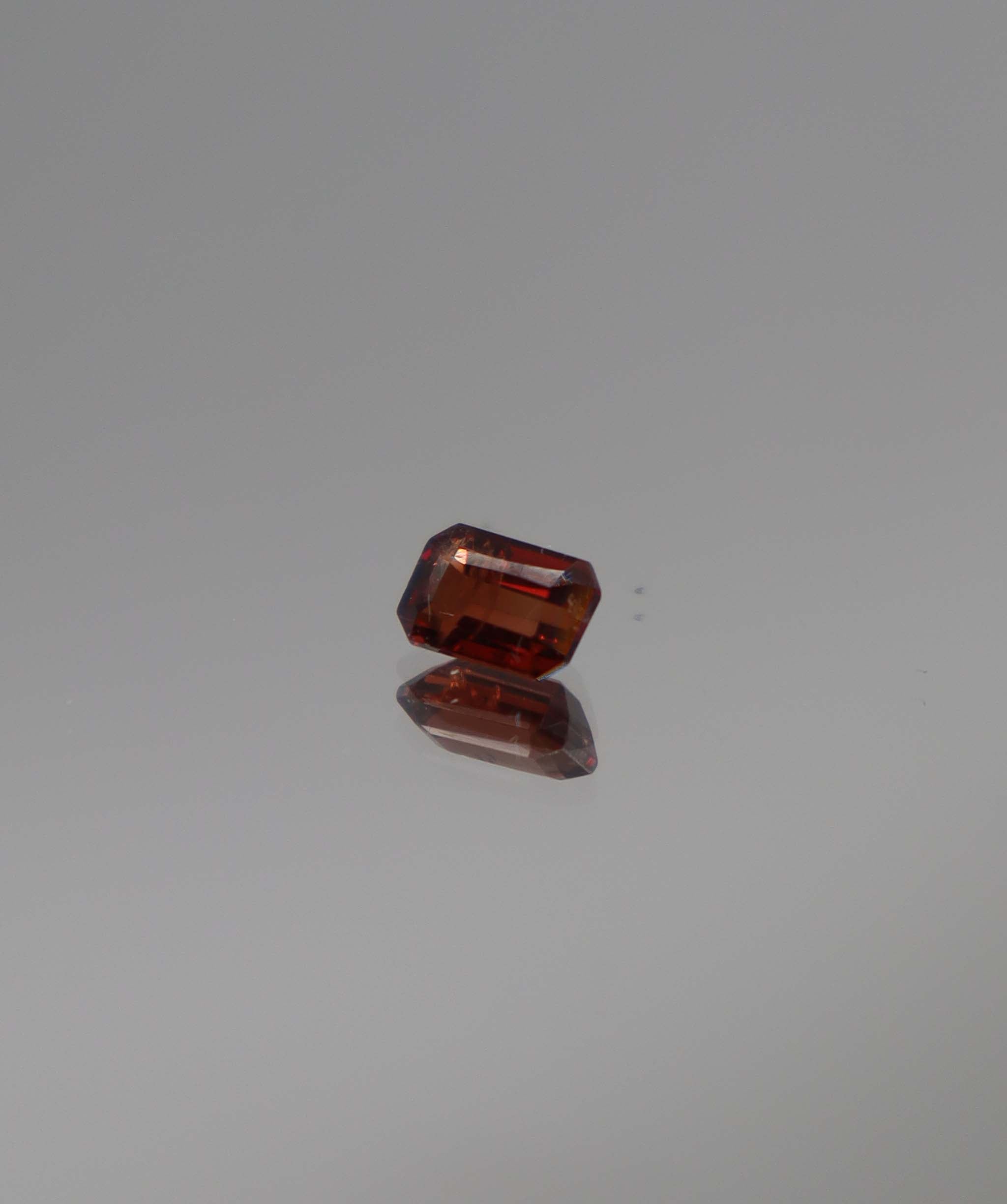 Luxury Promise 0.72ct Red OrangeSpinel Emerald DXBCD1273