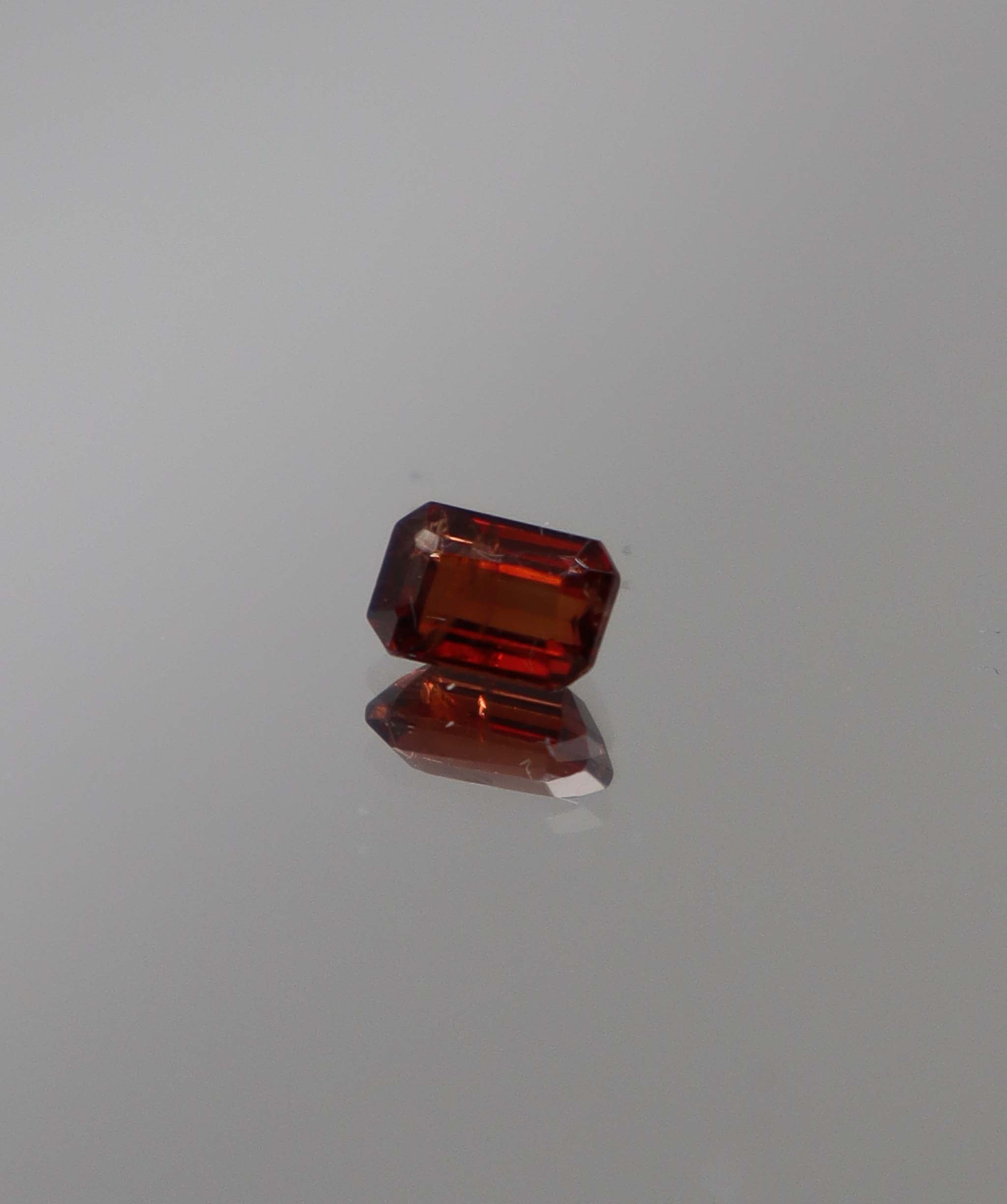 Luxury Promise 0.72ct Red OrangeSpinel Emerald DXBCD1273