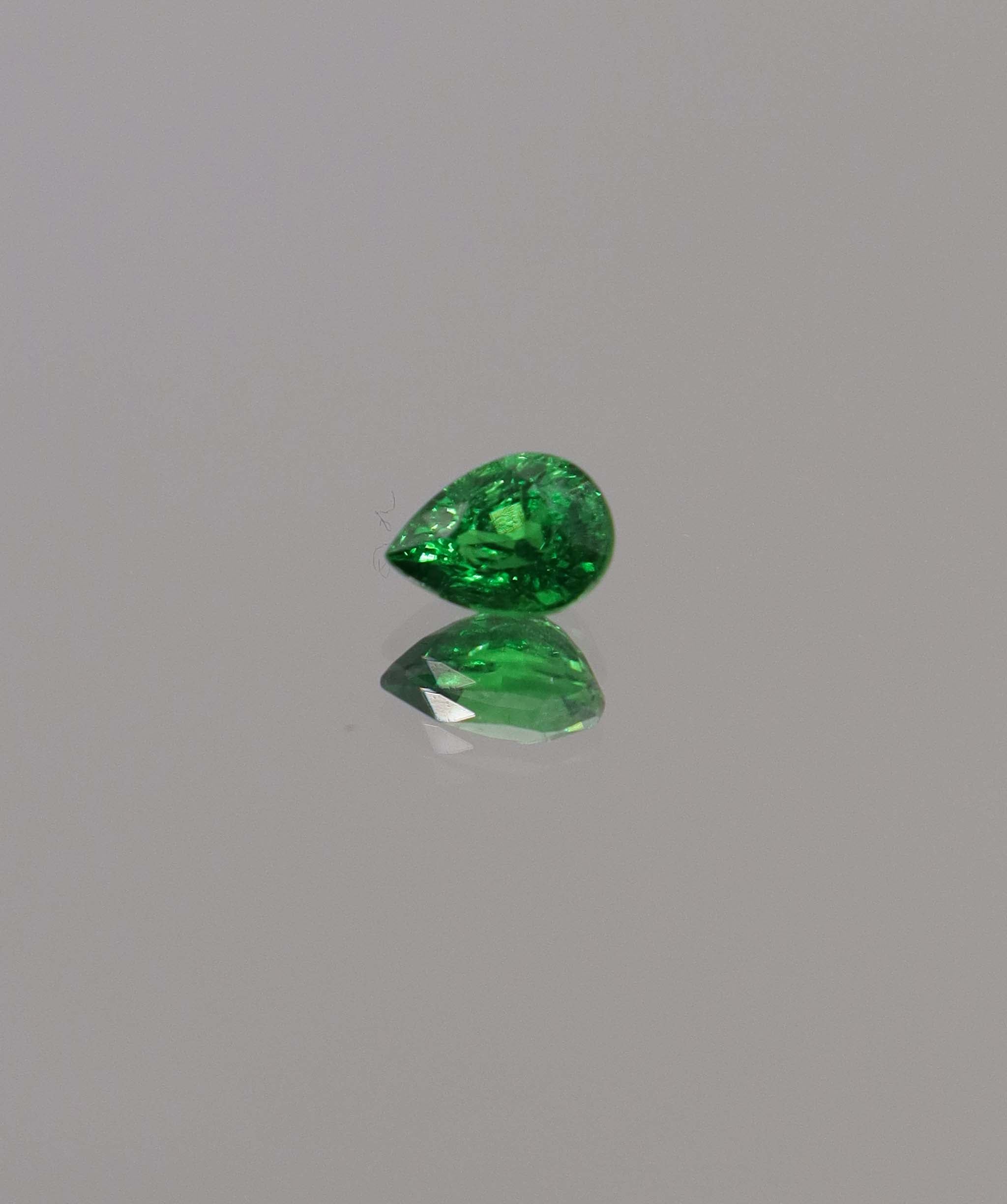 Luxury Promise 0.76ct Pear Tsavorite DXBCS1160