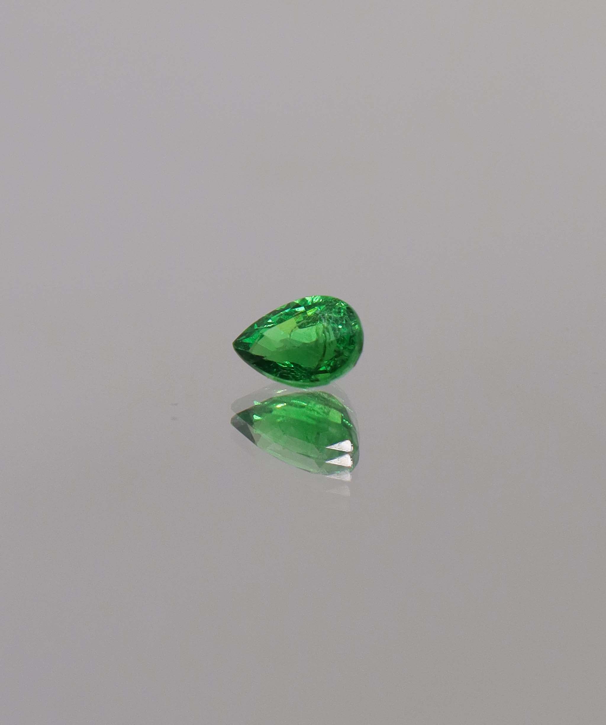 Luxury Promise 0.76ct Pear Tsavorite DXBCS1160
