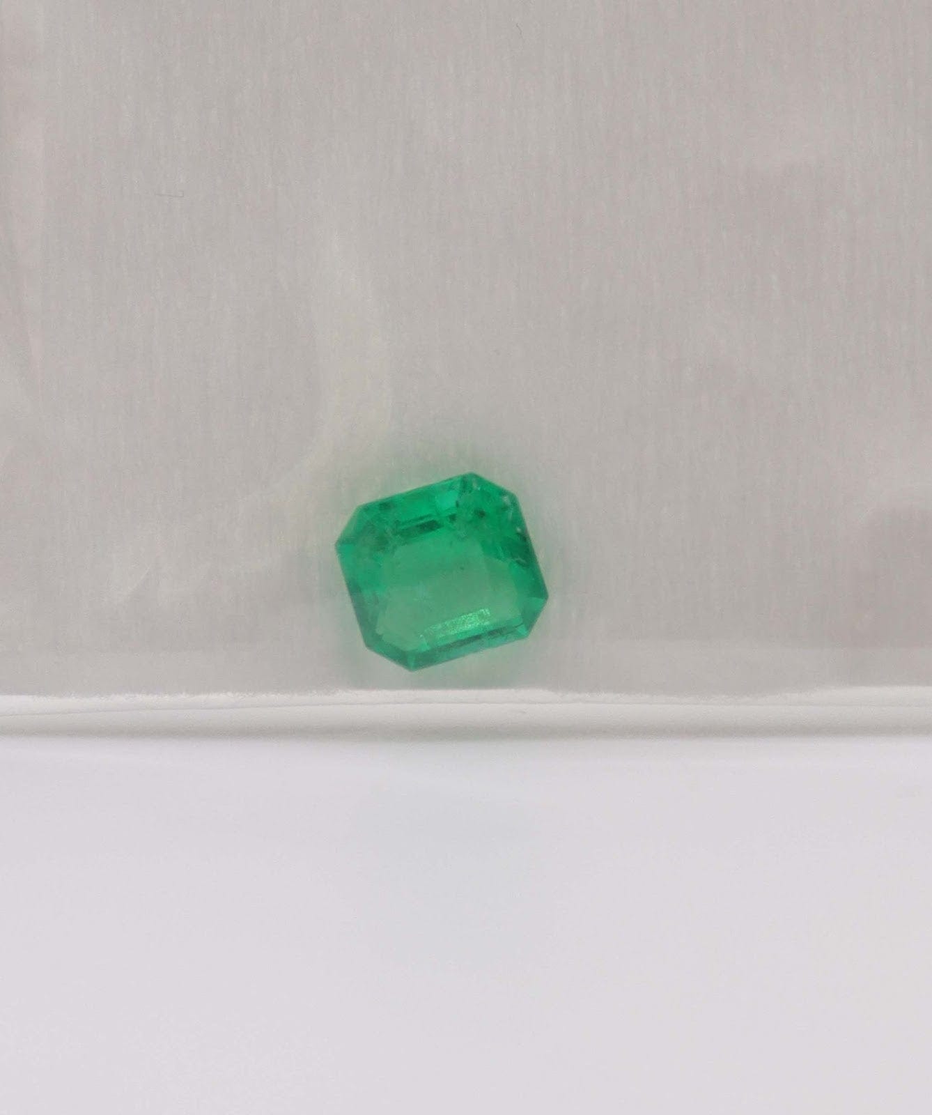Luxury Promise 0.79CT NATURAL COLOMBIAN EMERALD MS 8356