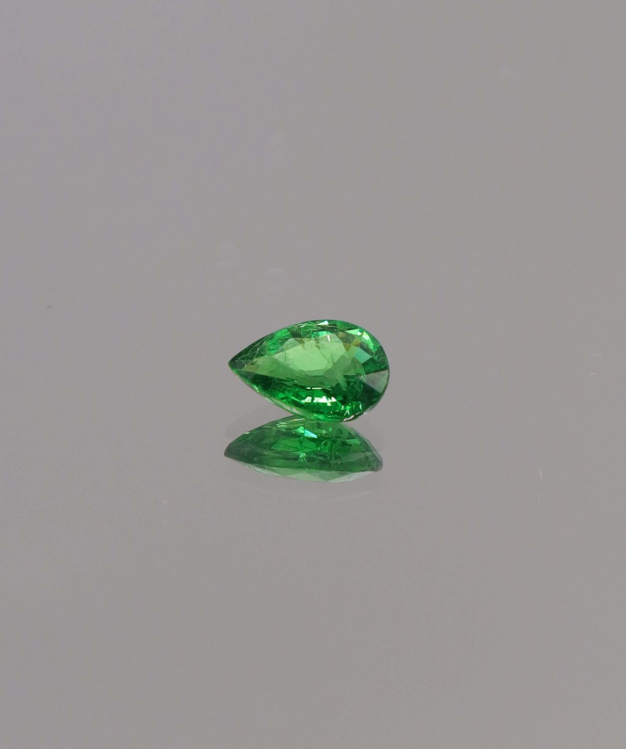 Luxury Promise 0.87ct Pear Tsavorite DXBCS1140