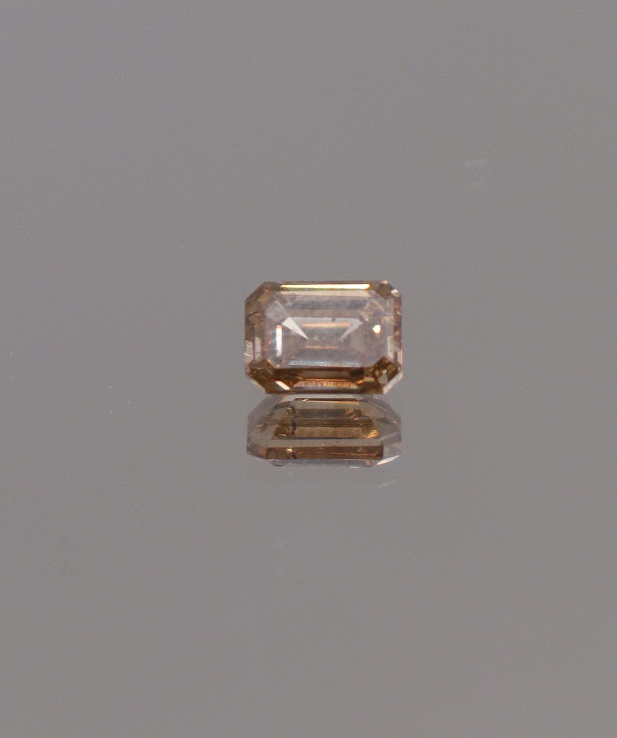 Luxury Promise 0.91CT COGNAC EMERALD-CUT DIAMOND DXBN0493