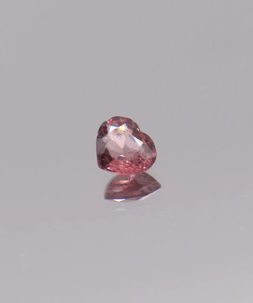 Luxury Promise 0.93ct heart spinel DXBCS3105