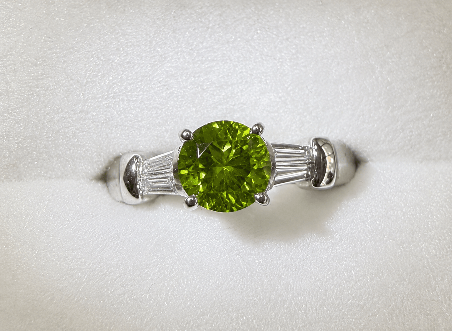 Luxury Promise 1.01ct Demantoid Garnet with D0.21ct in PT 6.1g / JH5014 JJC1096