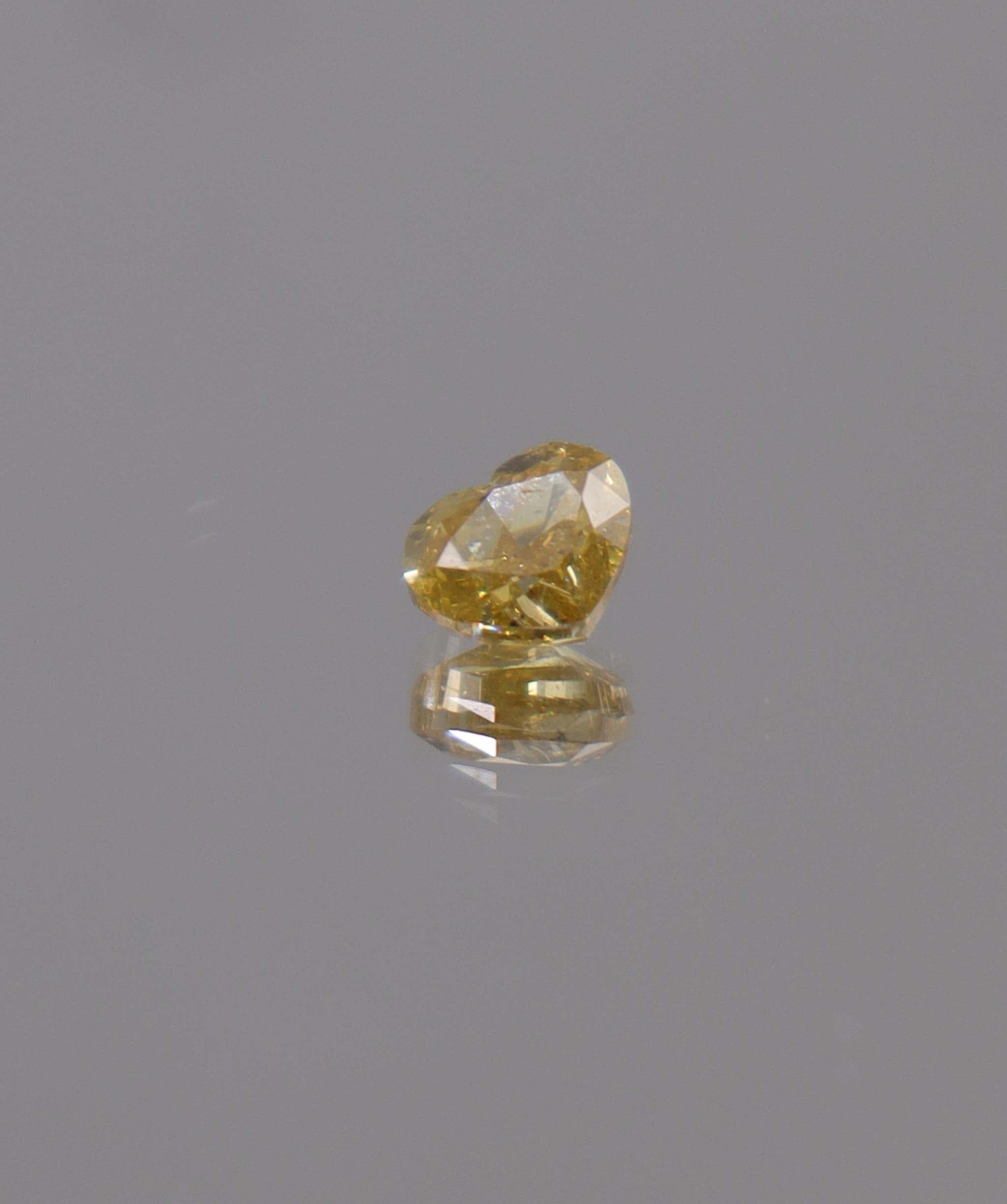Luxury Promise 1.01CT INTENSE FANCY YELLOW HEARTSHAPE DIAMOND DXBN0504